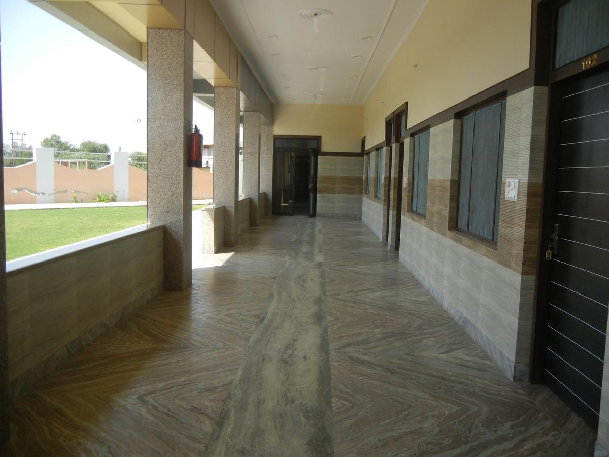 Oyo 9490 Prakash Farm Hotel Mathura Luaran gambar